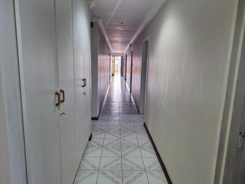 6 Bedroom Property for Sale in Cravenby Western Cape